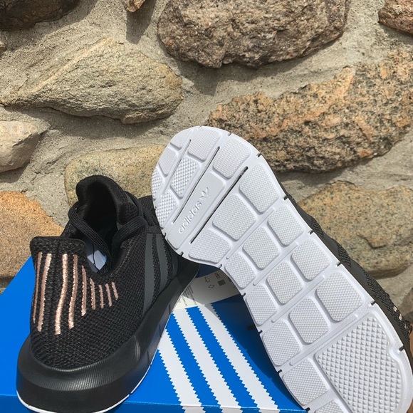 Adidas Swift Run Black Women Shoes - Picture 2 of 8